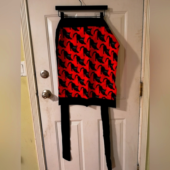 Apron - Picture 1 of 2